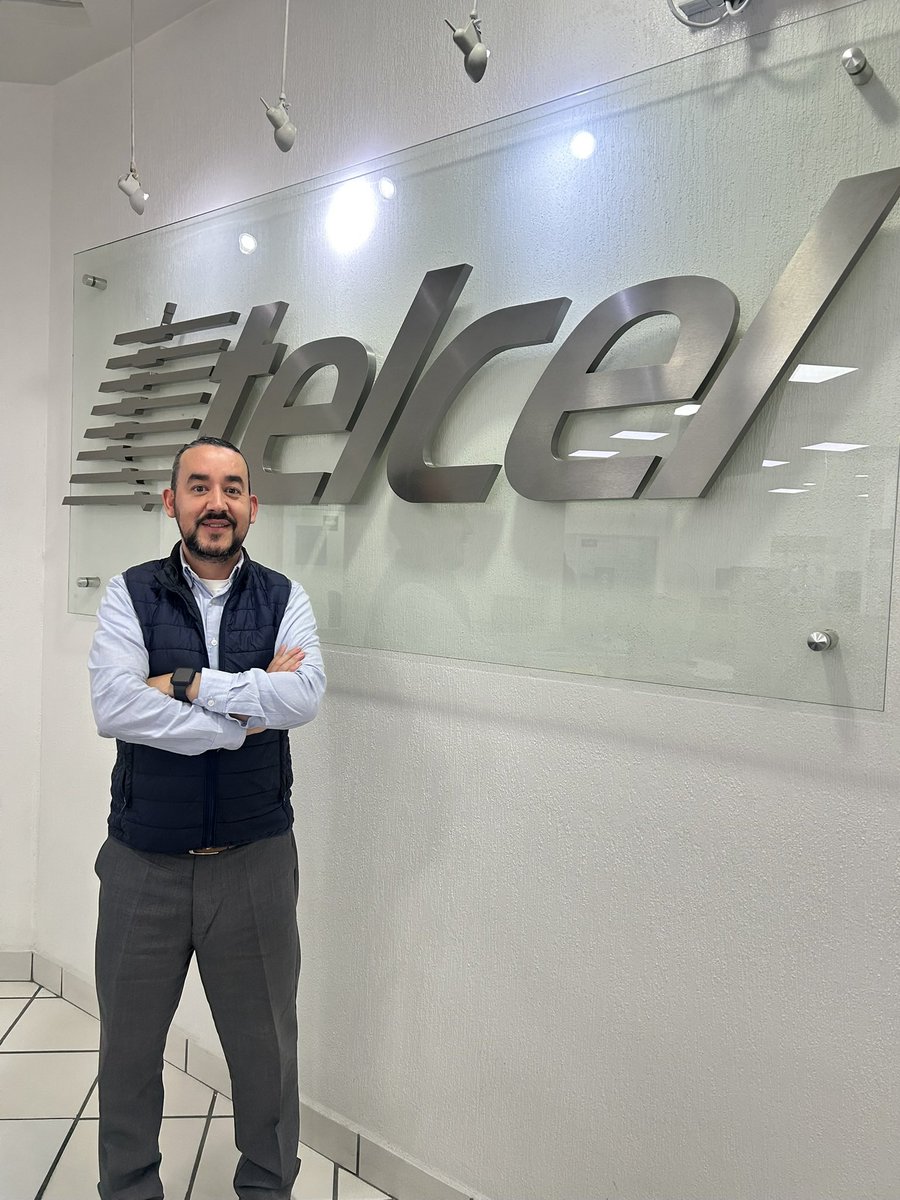 rafael_tkt's tweet photo. Hoy cumplo 19 año de ser parte de una gran empresa #Telcel @Telcel #19años https://t.co/Jf1mgtRjzn
