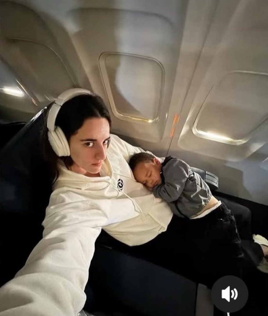 fromhalfcourt_'s tweet image. happy birthday to zayn’s babysitter