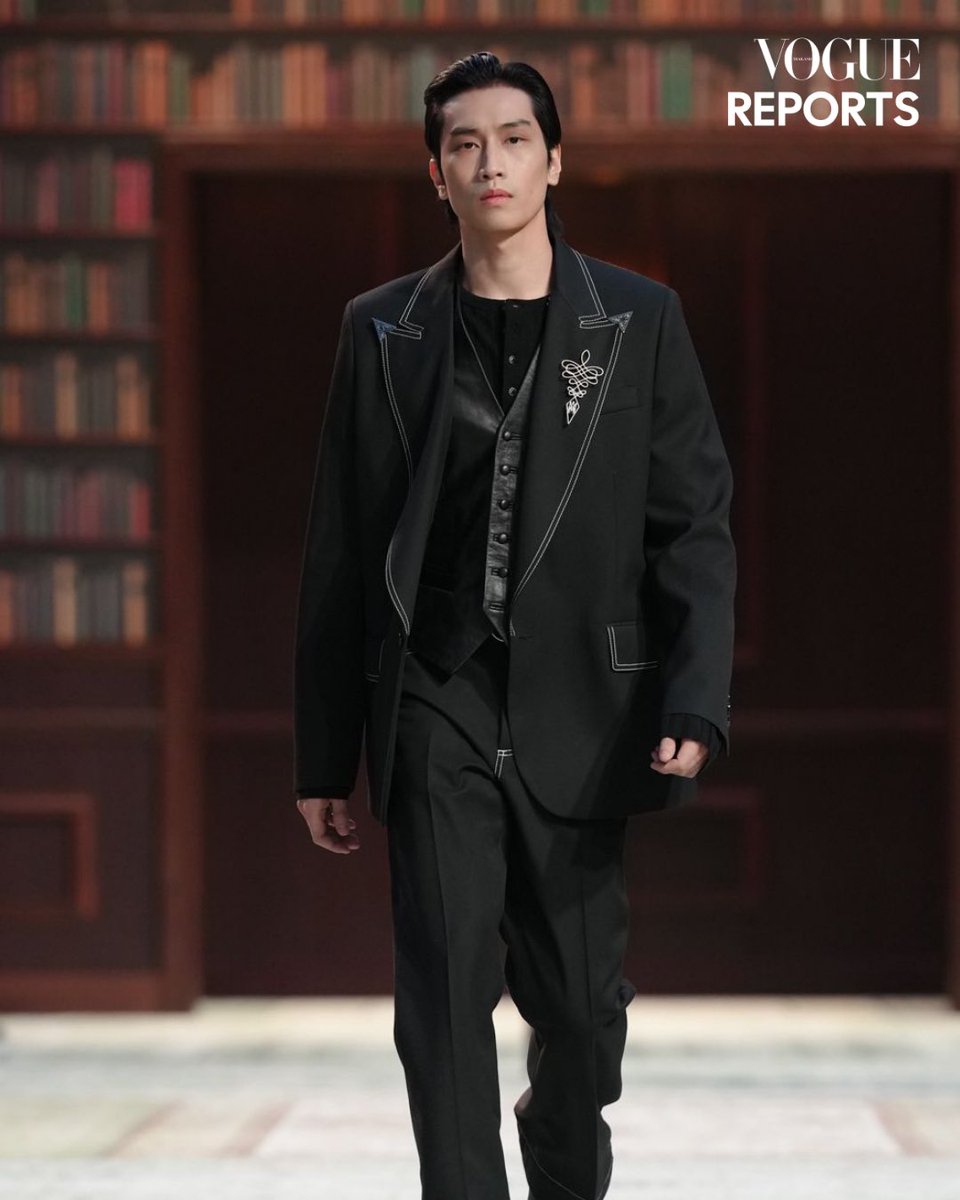 #VogueReports ‘ไบเบิ้ล-วิชญ์ภาส‘ <a href="/biblesumett/">Bsumettikul</a> ร่วมเดินแบบบนรันเวย์โชว์ Amiri ฤดูใบไม้ร่วง/ฤดูหนาว ปี 2026 ณ กรุงปารีส ประเทศฝรั่งเศส ในช่วงแฟชั่นวีกเสื้อผ้าผู้ชาย #AmiriAW26 #BibleWichapas #ไบเบิ้ลวิชญ์ภาส 

ภาพ: Vogue Runway