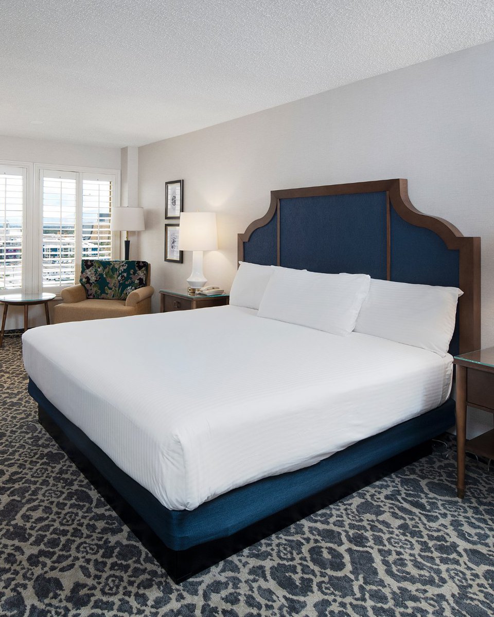 vacationshawaii's tweet photo. New year, new trips✨ When is your next Vegas visit?

Book your package today: https://t.co/kXczSpZyFv https://t.co/imG8jCyVnM