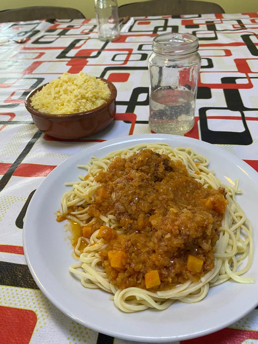 Conito_sanchez's tweet photo. #NUESTRATARDE por acá desde la Base Petrel, en la Antártida nos deleita el cocinero con un platazo de pastas y de postre biscochuelo con dulce de leche.
Les mandamos un saludo los científicos de la CAV 2026 ❄️✨️ https://t.co/laRHfttUbl