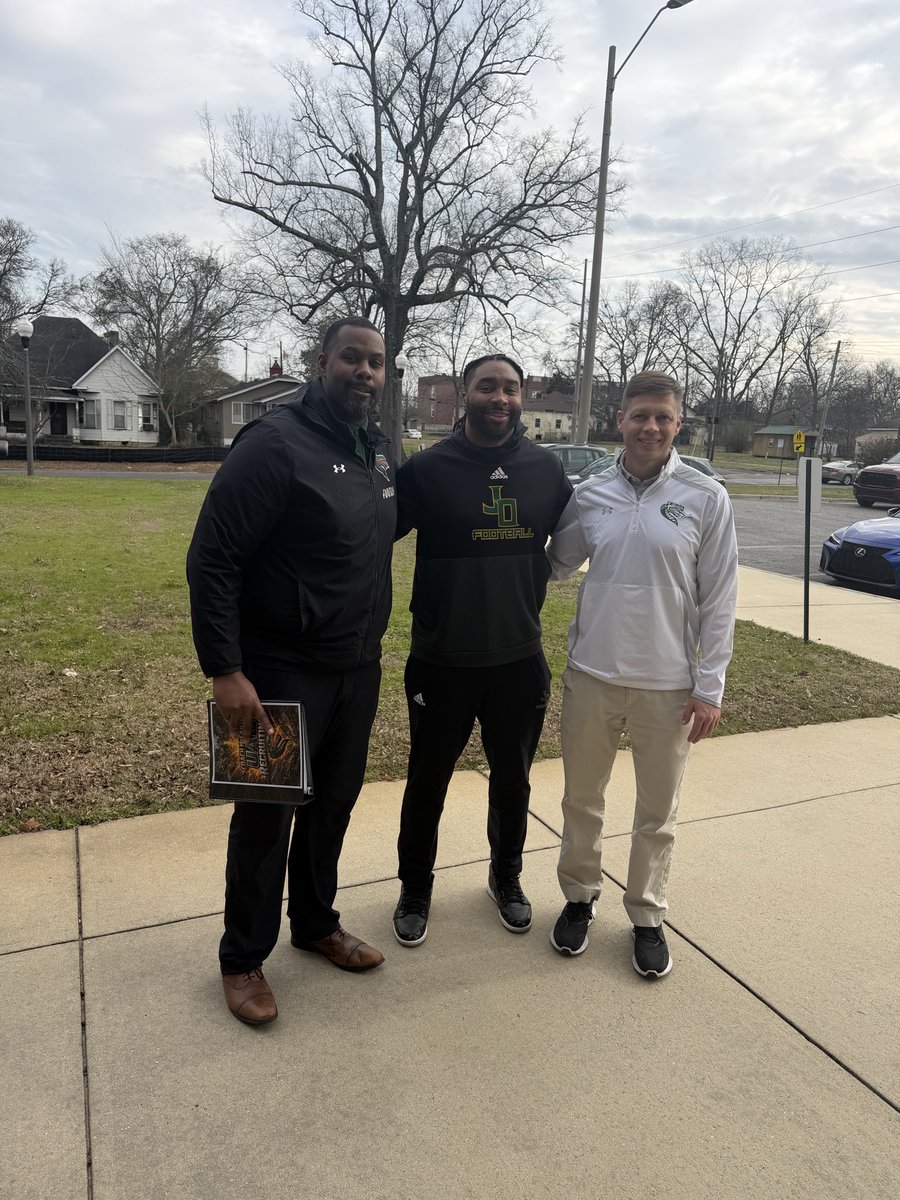 JoeWebb_14's tweet photo. S/O to @UAB_FB @Alex_Mortensen_ &amp; @CoachMMcCants for stopping by Jackson Olin high school. https://t.co/J5RkYJT5ZO