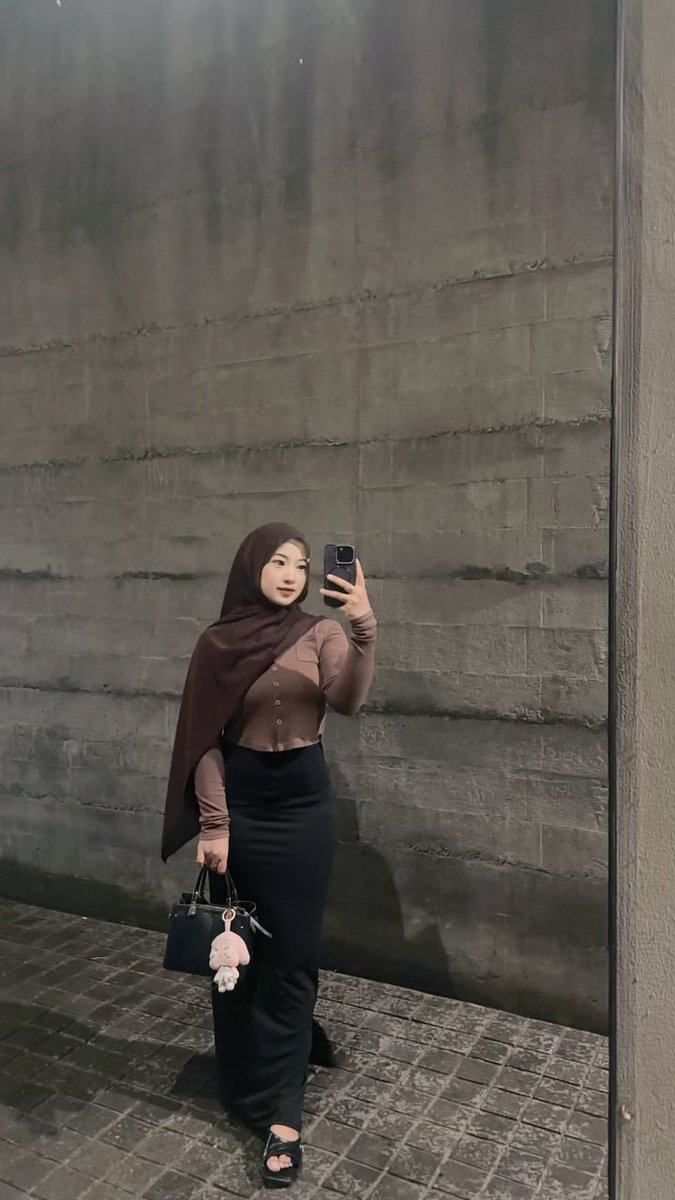 sisigelapkadin's tweet photo. sooOoooo in love w my body shape https://t.co/cF75cNl3rR