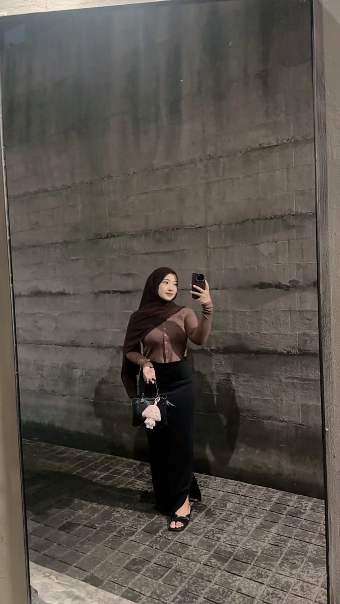 sisigelapkadin's tweet photo. sooOoooo in love w my body shape https://t.co/cF75cNl3rR