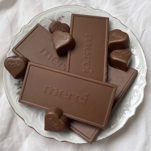 fef3iseating's tweet image. Chocolate preto
Não gosto nem do ao leite, quem dirá amargo 💀