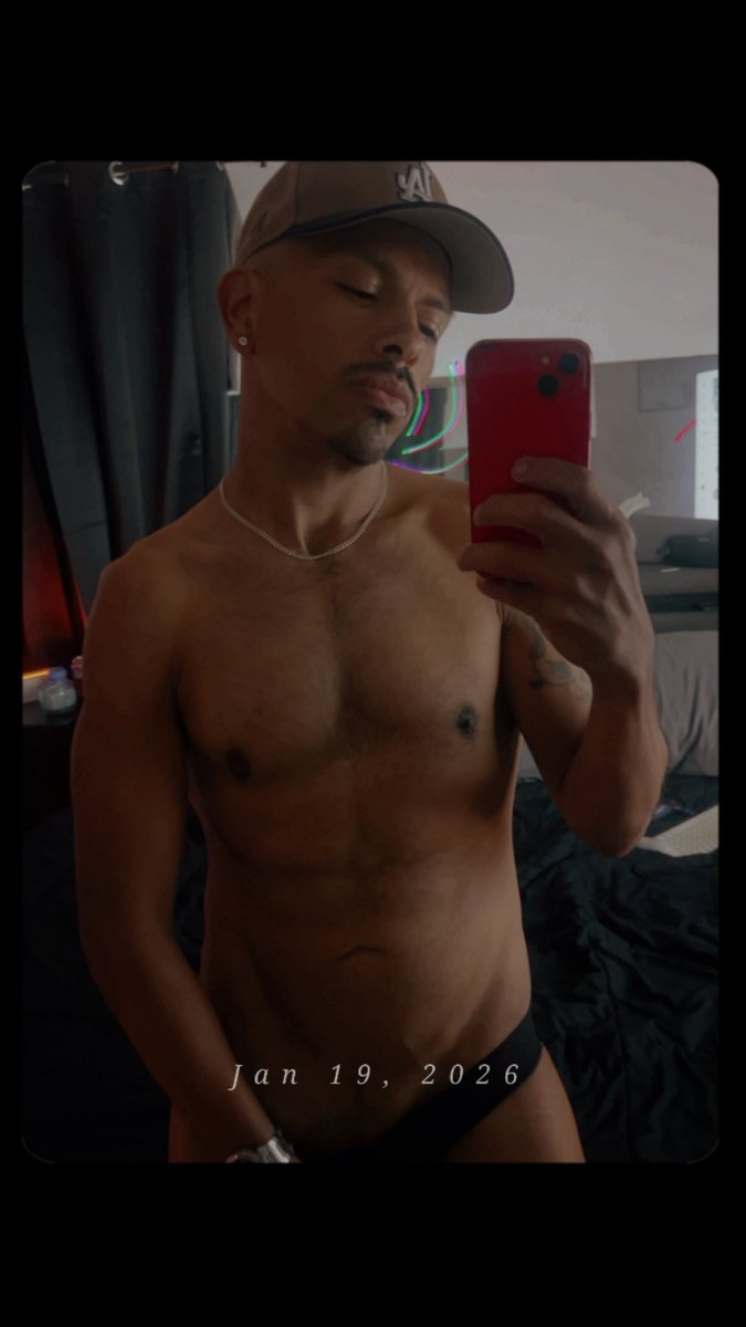 timopies's tweet photo. Settled in to my new place.. whos comming over? https://t.co/8icYDx8jha