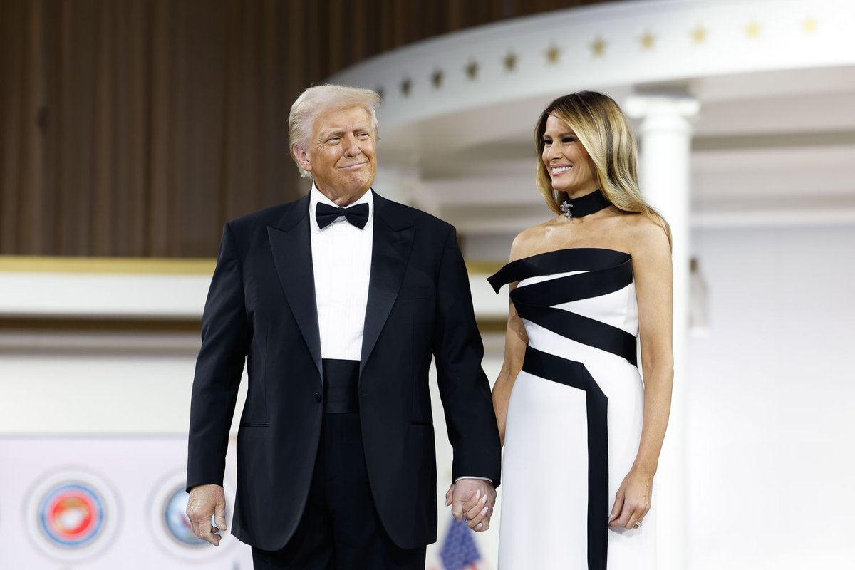 Sassafrass_84's tweet image. Happy Anniversary President Trump and Flotus Melania. 21 years together. Wow!!! ..I wish you many more years of love and happiness. 

Love my POTUS and FLOTUS! ❤️❤️❤️