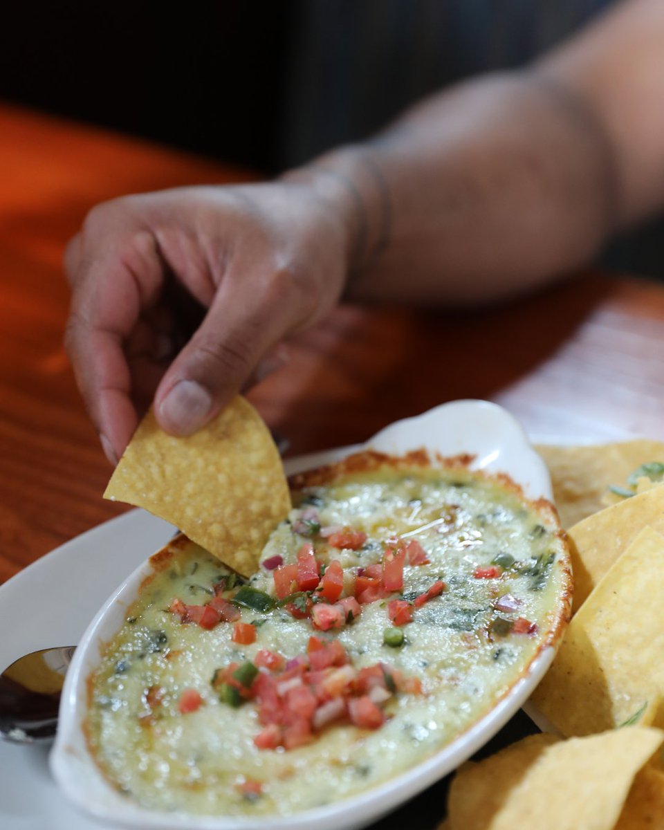 MitchellsFM's tweet photo. Perfect pairs do exist: you + our spinach &amp; artichoke dip. ✨ https://t.co/Bj4D3niFXm