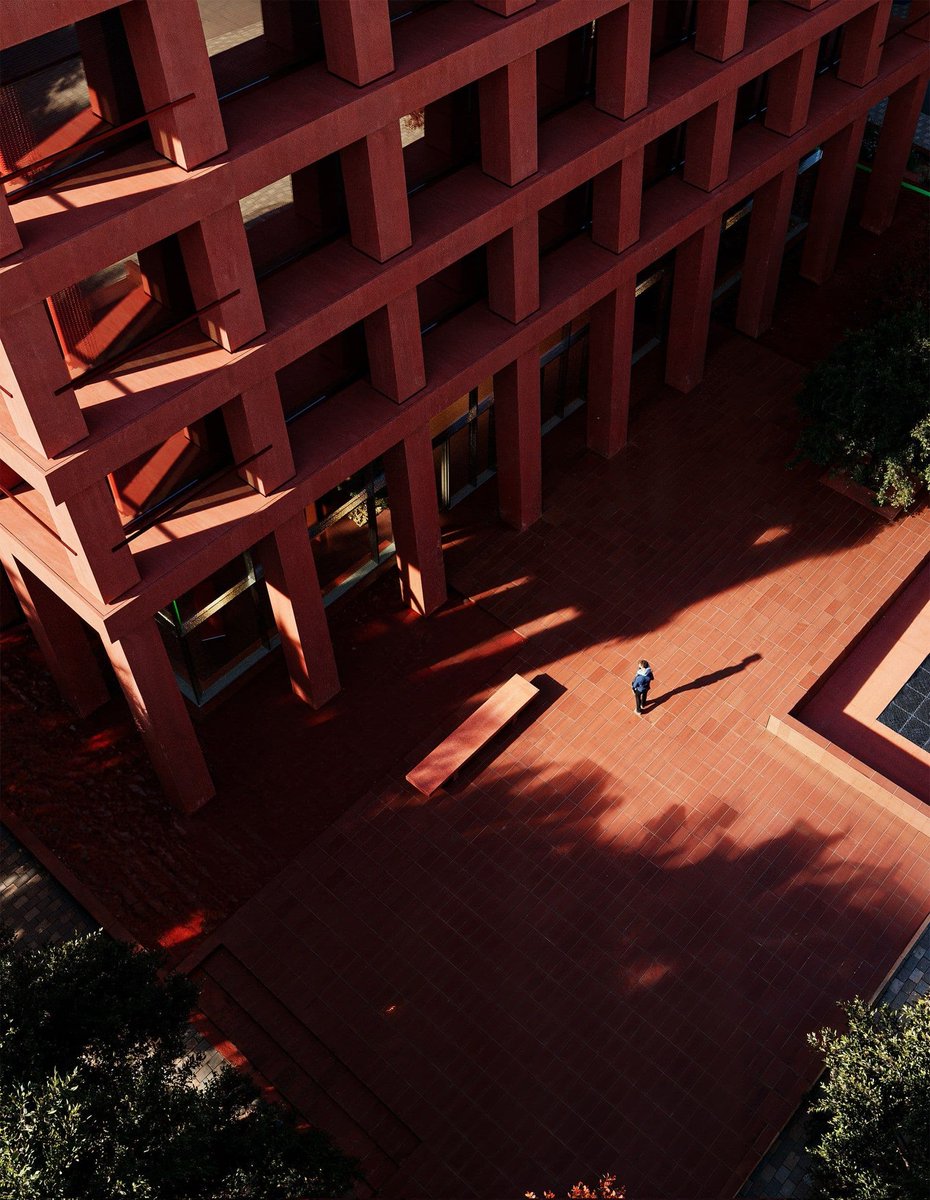 4AAAAart's tweet image. Barcelona Tower by Bofill Taller de Arquitectura

Tirana, Albania 🇦🇱