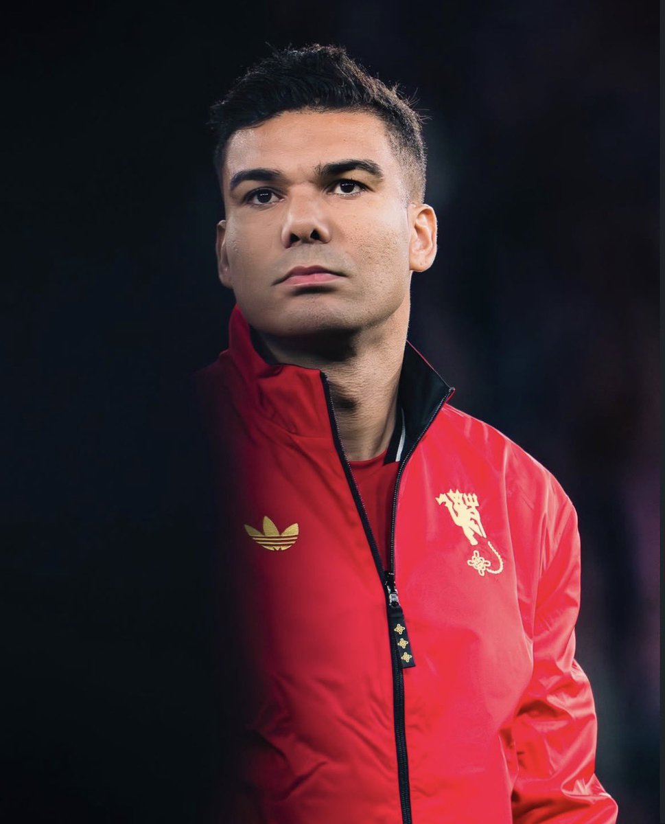 Utdtruthful's tweet photo. @Casemiro @ManUtd Forever love you Case 🤍❤️ https://t.co/g19jQZIb4b
