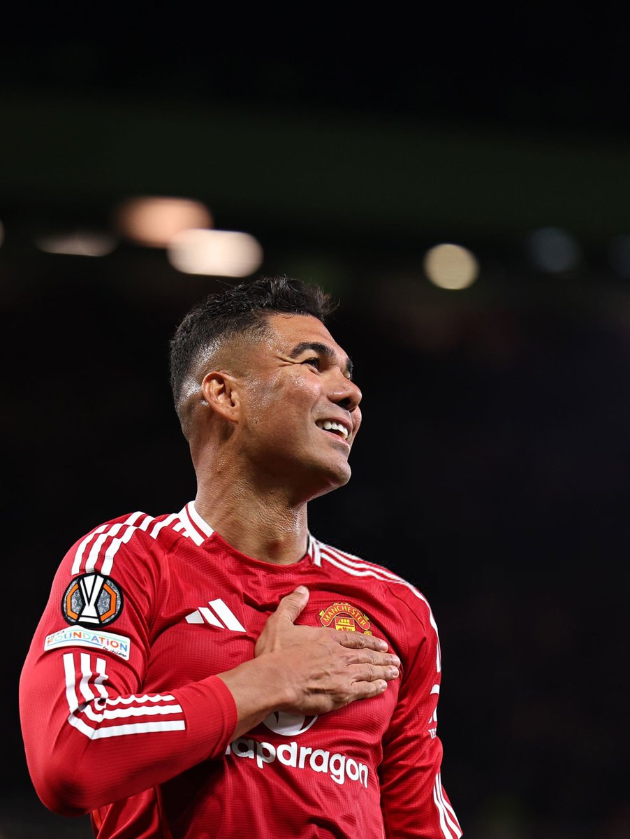 Un immense champion, une légende de ce sport qu'on a eu la chance d'avoir dans notre club ! 🙏

Merci pour tout, <a href="/Casemiro/">Casemiro</a> ❤️