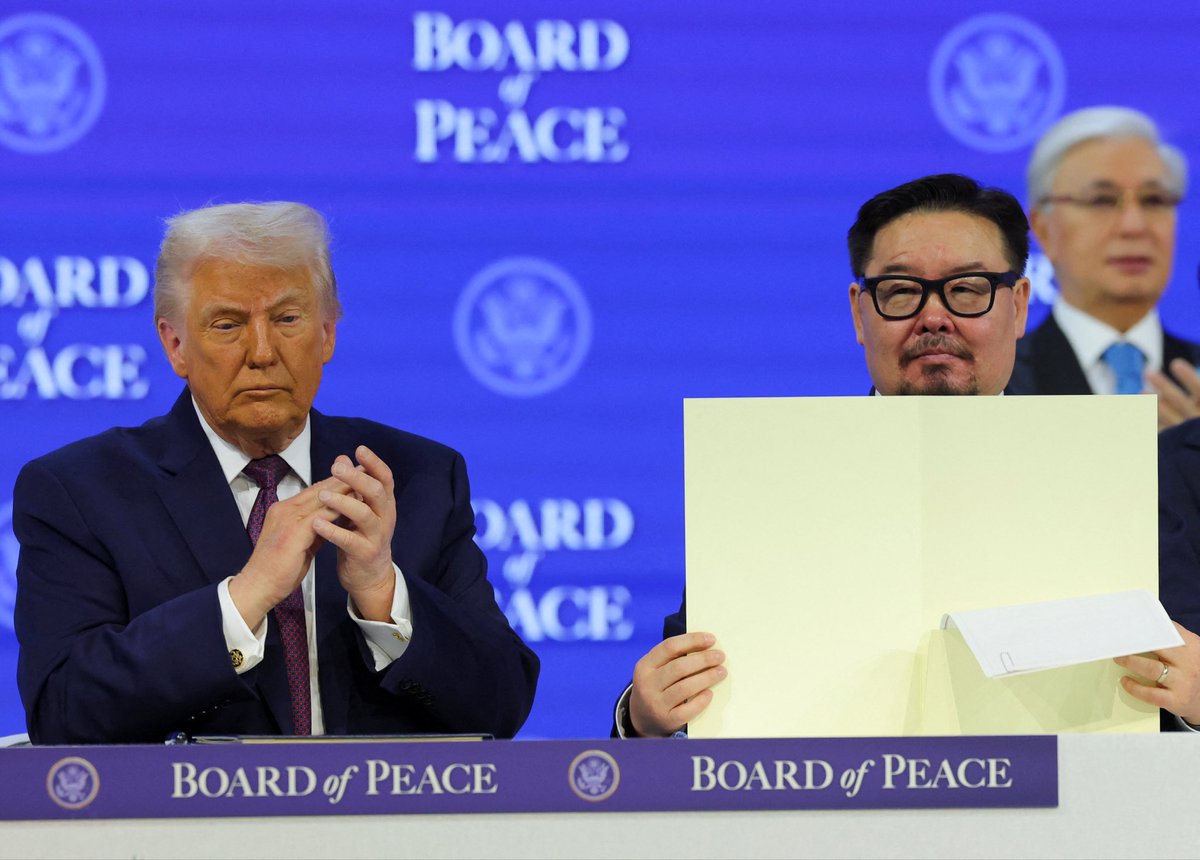 🛑Монгол улс АНУ-ын ерөнхийлөгч Д.Трампын санаачилсан, Газын зурвасын дахин сэргээн босголтыг хянах зорилготой “Энхийн зөвлөл” (Board of Peace)-нэгджээ. 

Гарын үсэг зурах ёслол Швейцарийн Давос хотод болж буй Дэлхийн эдийн засгийн чуулганы хүрээнд болов. 

Д.Трампын урилгыг