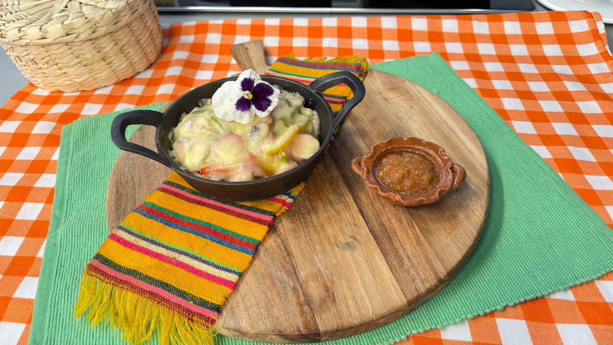 ¡Chavi bonita! Vayan prendiendo el comal que hoy traemos #SabroZone del bueno. Cocinamos: alambre de salchicha 🤩