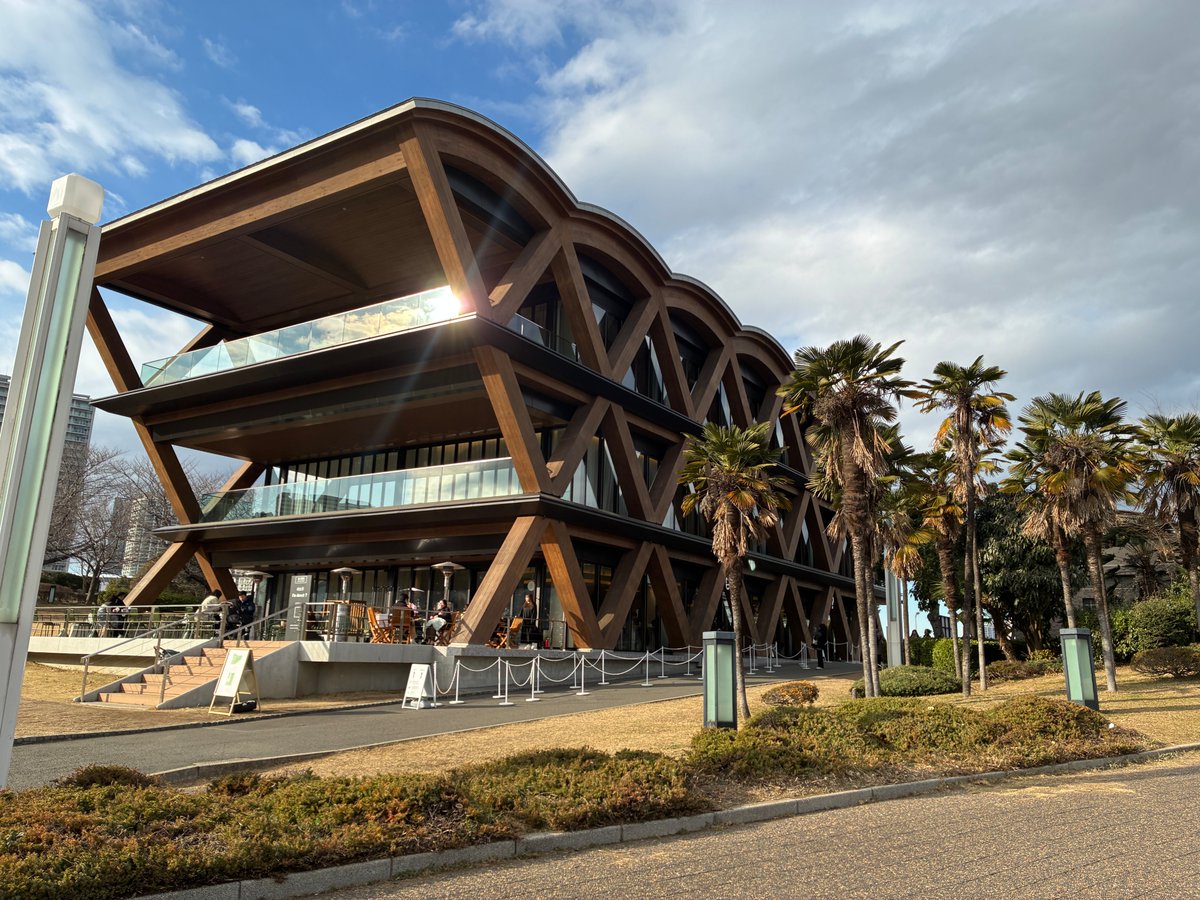 hama_pita's tweet photo. 臨港パーク「横浜ティンバーワーフ」3階に
新規カフェ☕ PARK SIDE CAFE が
1月17日オープン🎉

メインエントランスから
エレベーターで3階へ⬆️
上がった先に入口があります👀
コーヒー・紅茶は🫖660円、
パスタセットは
🥗サラダ＋🥖フォカッチャ付きでした✨ https://t.co/nnEV9eZzsQ