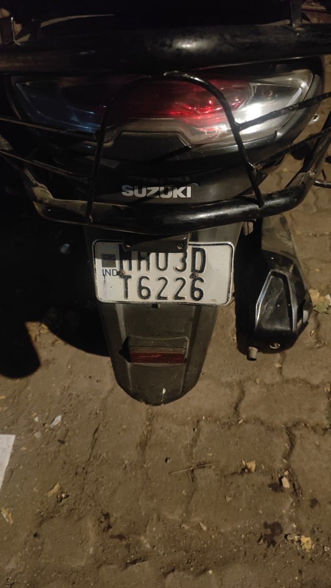 SanjayT49772027's tweet photo. @CPMumbaiPolice @MTPHereToHelp @MumbaiPolice @CMOMaharashtra 

ये वीडियो सूर्यनगर न २,जय हिंद माता चॉल,क्रांति मैदान,विक्रोली (प),मुंबई ८३ का है जहां एक मनचला लड़का पूरी रफ्तार से मोटरसाइकिल चलते हुए एक छोटी बच्ची को ठोकर बिना रुके आगे चला गया ।
ऐसे मनचलों पर कार्यवाही होनी चाहिए https://t.co/OZDTZy01zf