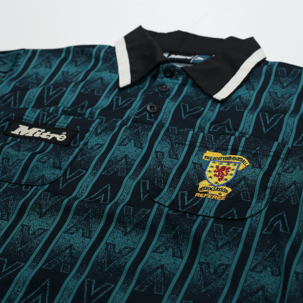 thefootballsc's tweet image. 90s SFA ref shirts were fucking great.

🔗 in bio 

#scotland #sfa