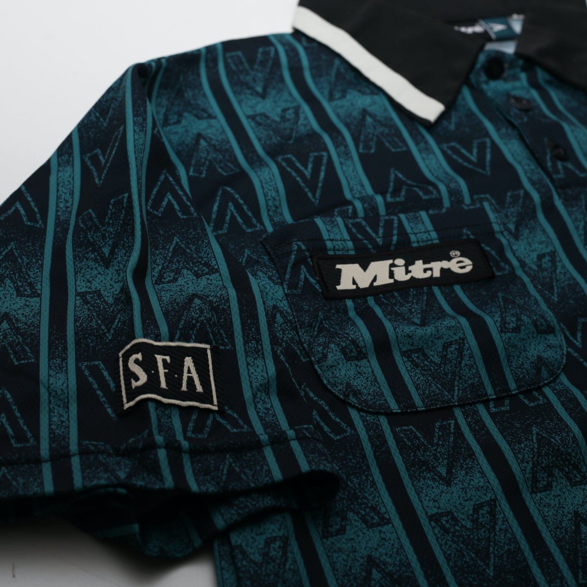 thefootballsc's tweet image. 90s SFA ref shirts were fucking great.

🔗 in bio 

#scotland #sfa
