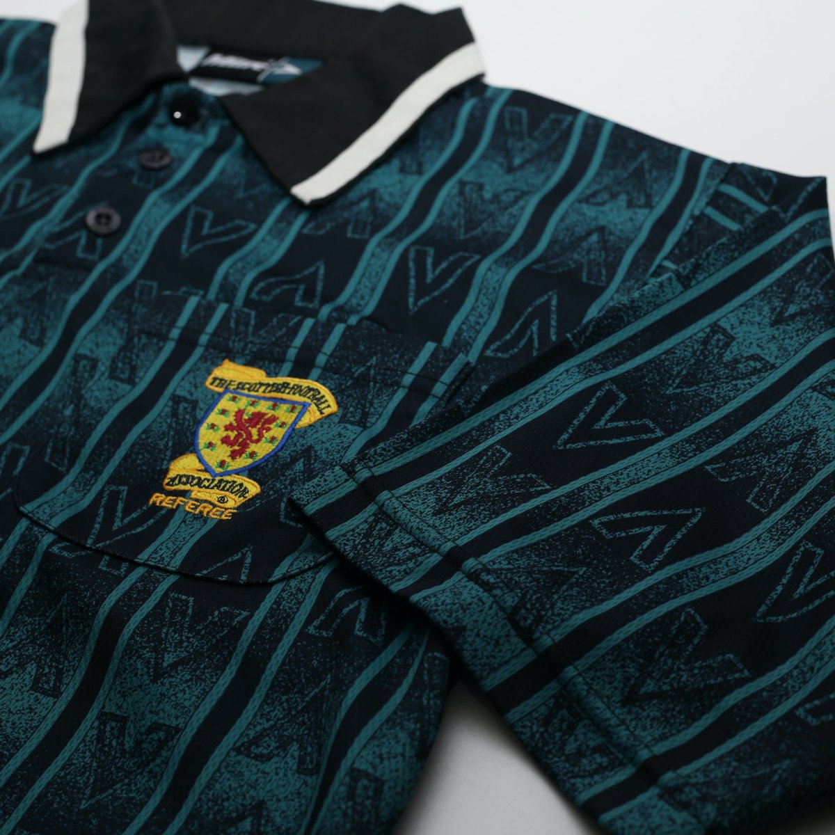 thefootballsc's tweet image. 90s SFA ref shirts were fucking great.

🔗 in bio 

#scotland #sfa