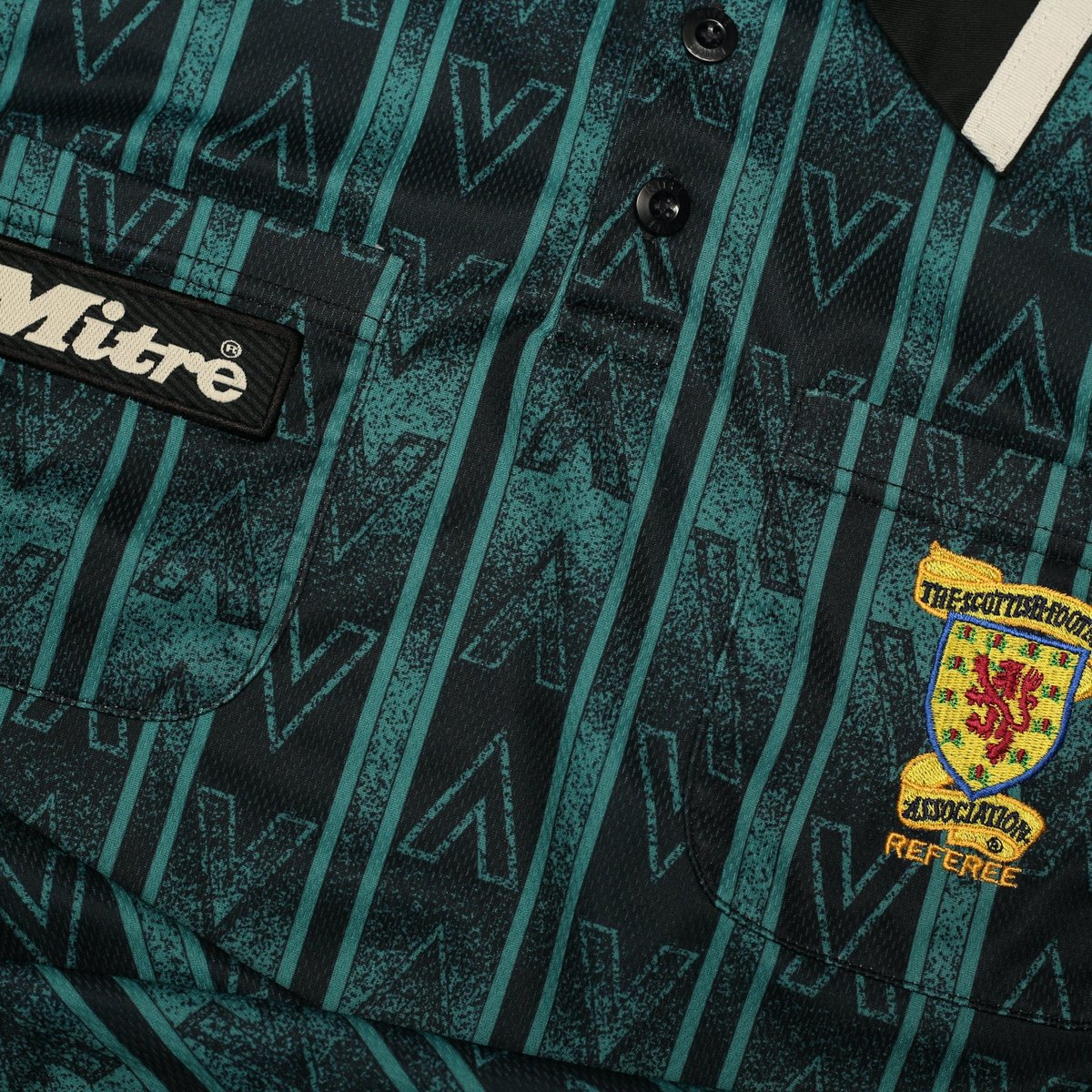 thefootballsc's tweet image. 90s SFA ref shirts were fucking great.

🔗 in bio 

#scotland #sfa