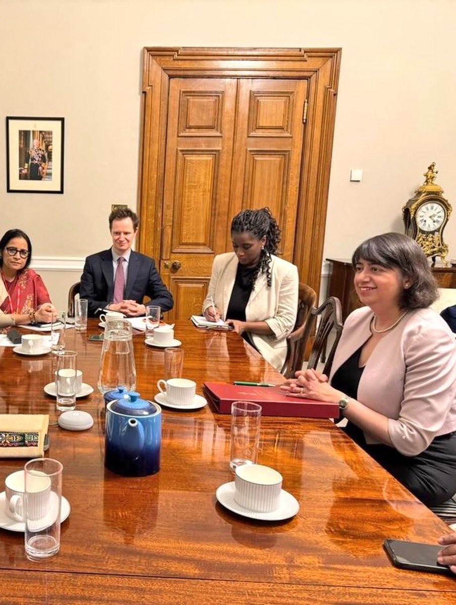 JharkhandCMO's tweet photo. Marang Gomke Jaipal Munda Overseas Scholarship and the Chevening–Marang Gomke Overseas Scholarship, recognising them as a living example of the India–UK partnership.
Discussions also covered Guruji Sustainability-linked Scholarships and the https://t.co/s9zVUkXL4t