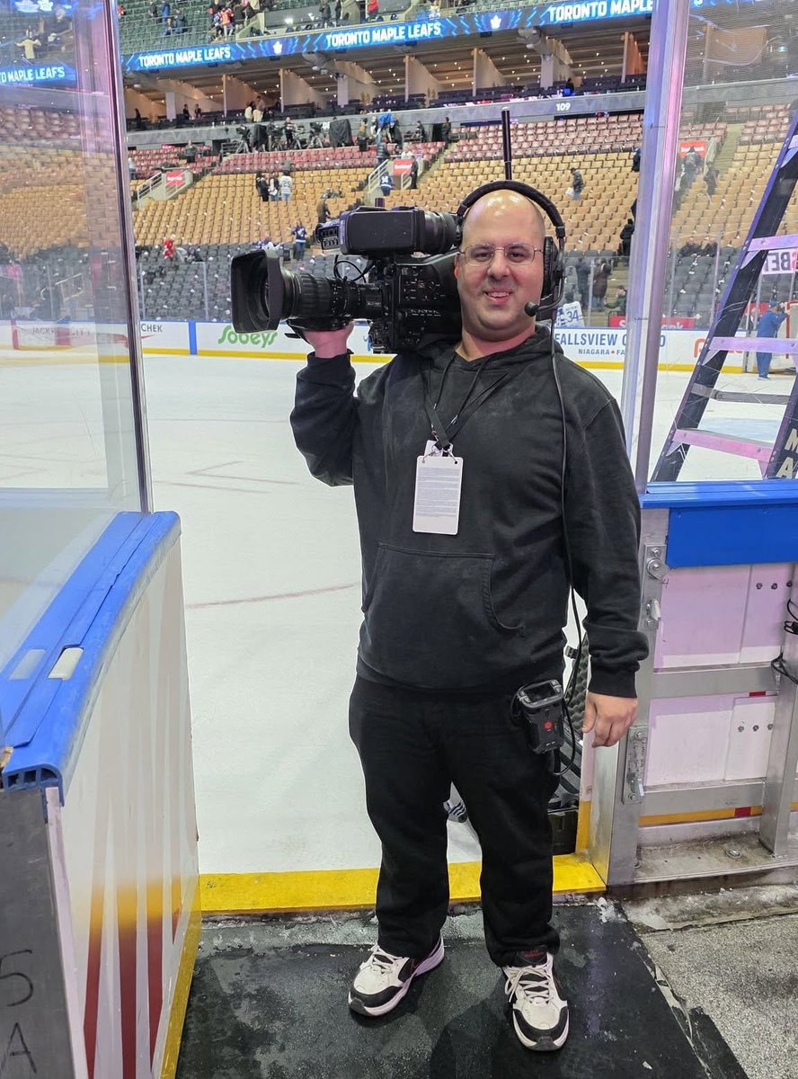 SuchateMadahar's tweet image. Always a blast working at the Toronto Maple Leafs game! #CameraOp #CameraOperator #TV #Broadcast #Television #LiveTV #MapleLeafs #NHL #GoLeafsGo #LeafsNation #LeafsForever