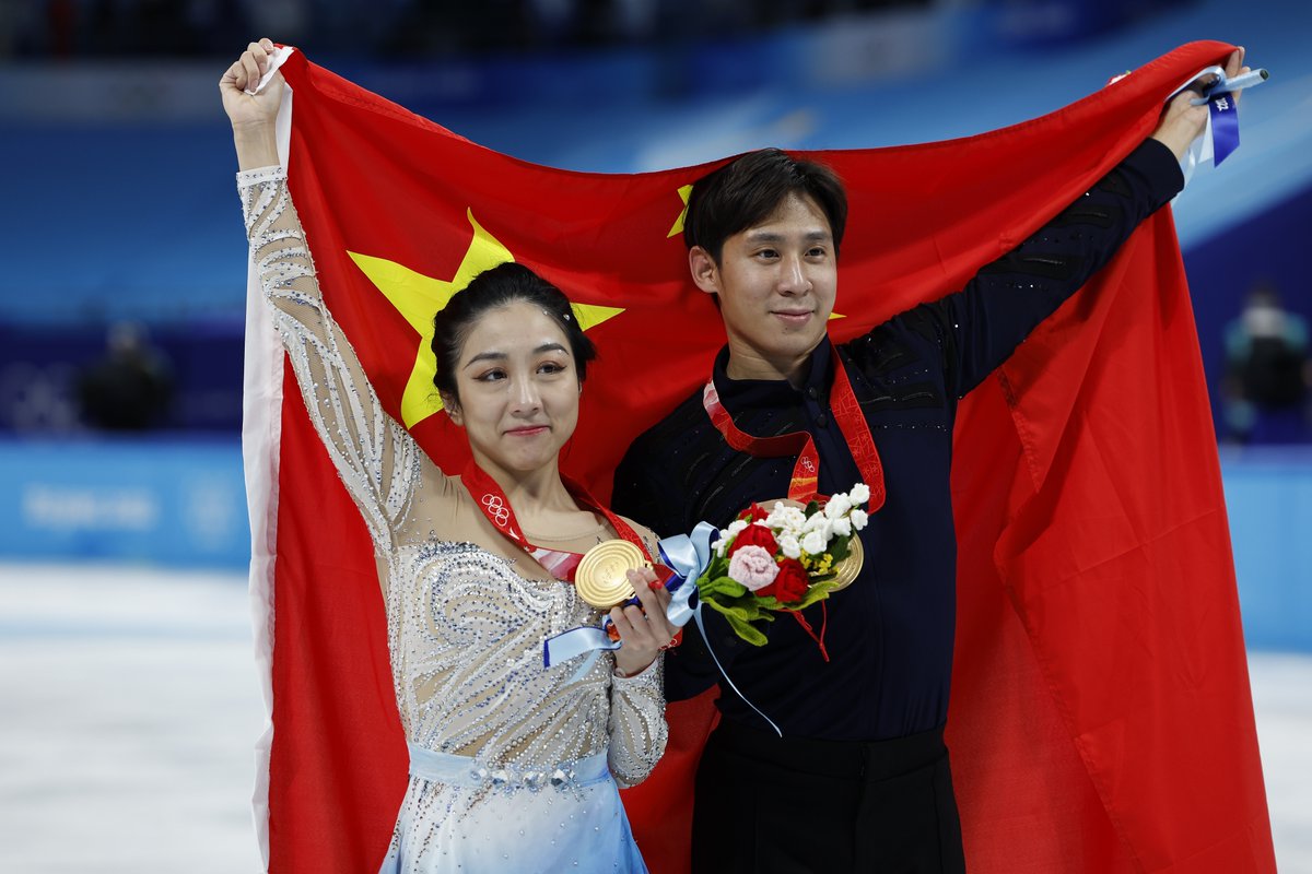 CGTNSportsScene's tweet photo. 🏅✨⛸️More than defending a title, #SuiHan are chasing a higher goal: to transcend their legendary past at #MilanoCortina2026.
🎙️"It takes immense courage just to return. We hope to be a version beyond Olympic champs—to surpass the #HanCong & #SuiWenjing of the past."
#4CC2026 https://t.co/zPTTpZwP4R