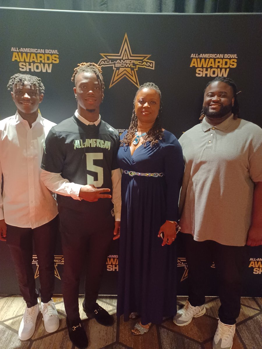 Ronald Vickers tweet media