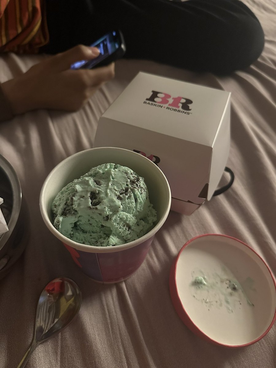 hellowithkitty's tweet image. we getting fat tonight