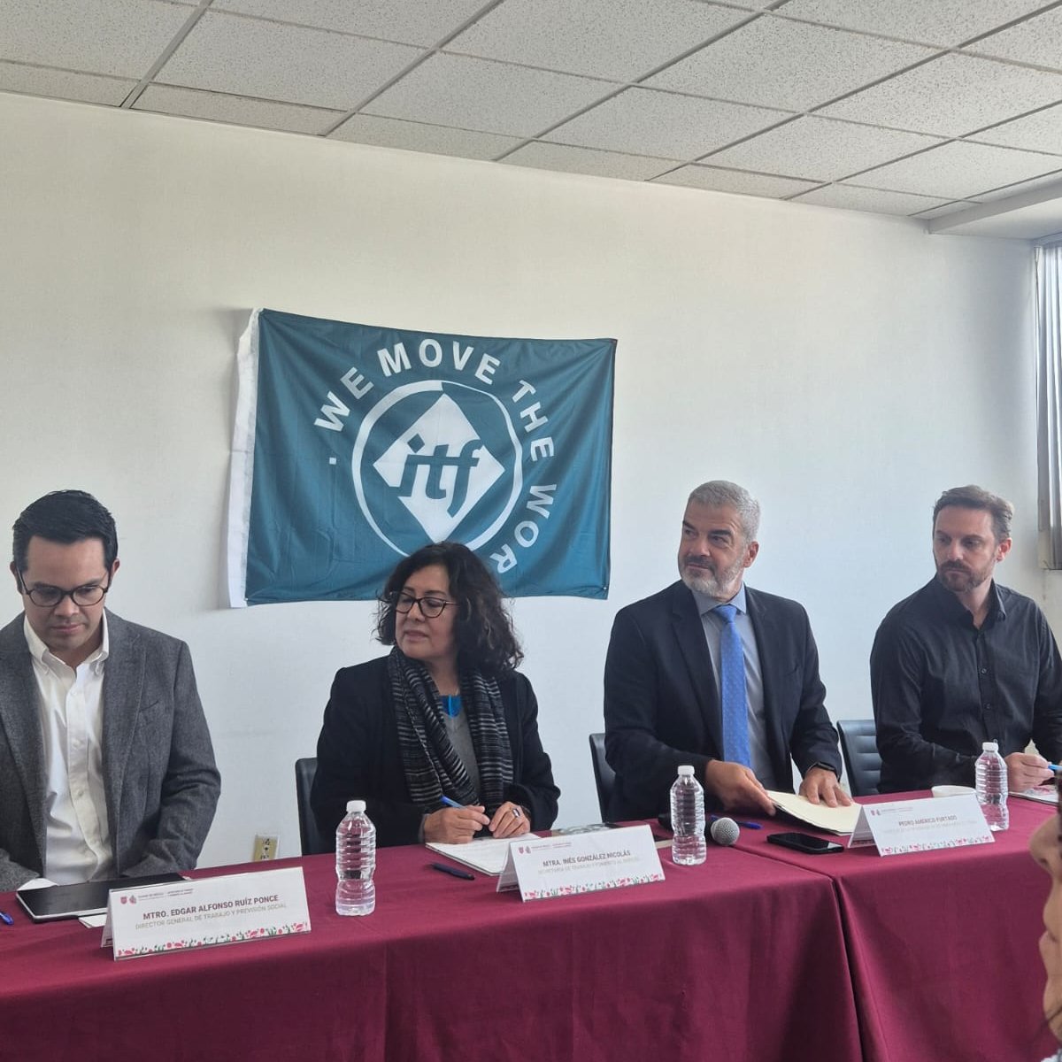 Nos sumamos a la agenda de trabajo entre #CDMX e <a href="/ITFglobalunion/">International Transport Workers' Federation (ITF)</a> rumbo a la Copa Mundial de la FIFA 2026, donde se impartieron una serie de capacitaciones en torno a #TrabajoDecente, #TrabajoInfantil, #TrabajoForzoso e #IgualdadDeGénero. 
<a href="/aspaprensa/">ASPA de México</a> <a href="/TrabajoCDMX/">Trabajo CDMX</a>
