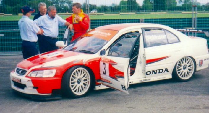 Thundersaloons's tweet photo. From the Archive: Paddock Prowling 📸 

🏁 Martyn Sims - Nissan Primera
🏁 Steve Hirst - Audi A4 
🏁 Simon Dickinson - Honda Accord 
🏁 Keith Butcher - Nissan Primera 

📍 Croft Circuit - July 2002 ☀️

#FormulaSaloons | #CroftCircuit | #BTCC 

(📸©️ plsh_Motorsport_Images) https://t.co/79cyFCYfTb