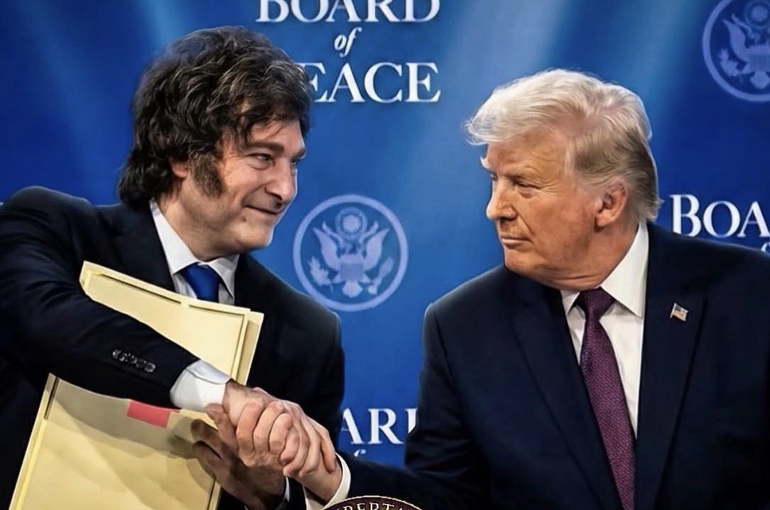 TugoNews's tweet image. NO PUEDE SER
Resulta que Milei intervino el Puerto de Ushuaia a MEDIA NOCHE, cerró todo y SE LO REGALÓ A TRUMP a cambio de dejarlo entrar a su nuevo club, literalmente entregó TIERRAS a cambio de TENER AMIGOS, Javier Milei tiene que estar preso hasta el final de sus días