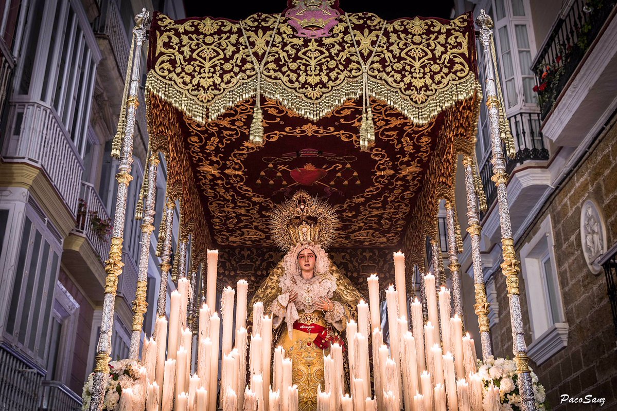 Yo te lo copio
-Un Cristo
-Una Virgen
-Un misterio
-Un Palio