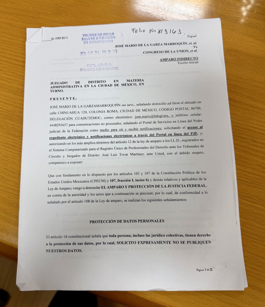 El día de ayer, presentamos un amparo para pedir a un juez federal la suspensión contra el registro obligatorio de líneas celulares. Los argumentos jurídicos que se plantean en la demanda, son claros:

1.- Viola privacidad e intimidad;
2.- Pone en riesgo datos personales;
3.- No