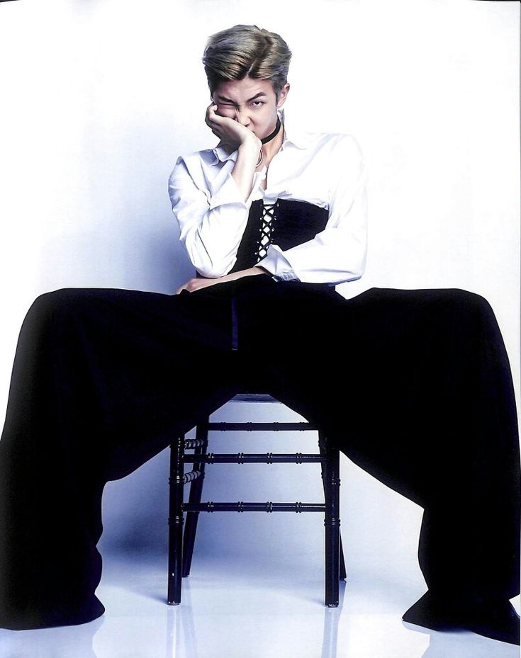 KNJ001_'s tweet photo. we don’t talk enough how cunty this photoshoot is https://t.co/DoIhPTEKjq