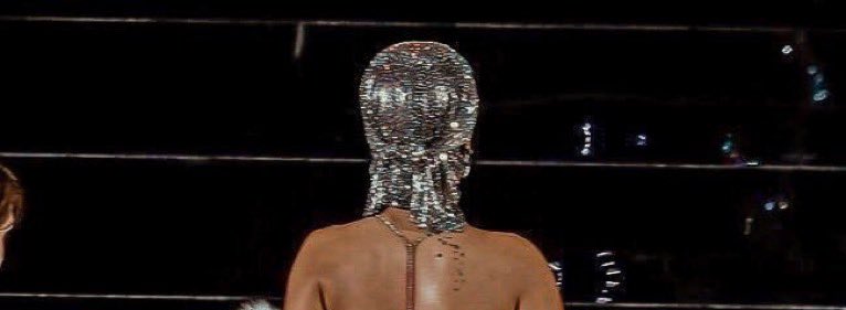 tap to see THE rihanna photo