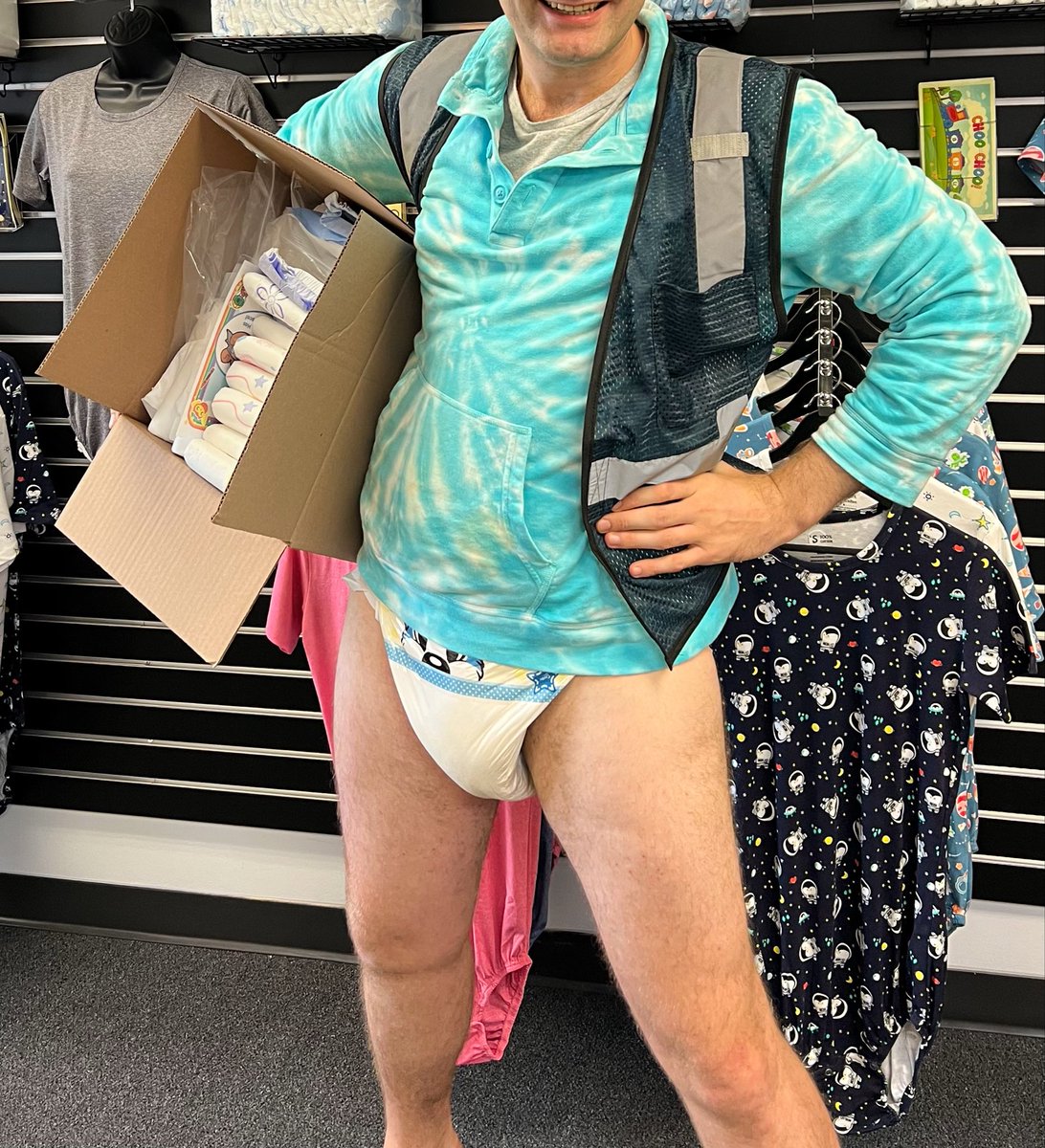 PaddedShepard's tweet photo. RIP @ABUDiapers Balt. warehouse. 

In 2016, I went to original Baltimore location (before they moved to the big warehouse), and I got my first half mixed case. 

Here’s a picture from when I was a shipping ninja and made my own 10-pack. https://t.co/JSuolUeQuX