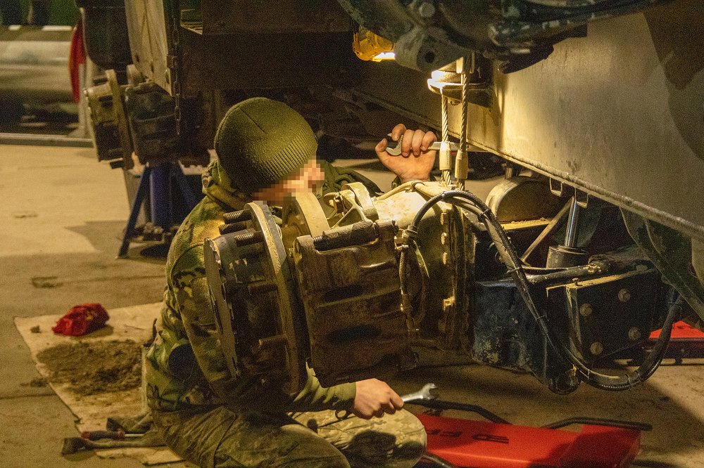 📍 Poland | EUMAM Ukraine: France continues to contribute to the EUMAM mission in Poland by providing eight training courses for the Ukrainian armed forces, with a particular focus on VAB armoured personnel carrier maintenance.

📷: <a href="/FrenchForces/">The 🇫🇷 Joint Staff - Military operations</a>