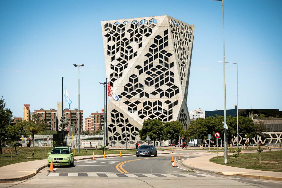 💼📉 #Córdoba continua con la reducción salarial en la planta política del Ejecutivo provincial.

El gobernador <a href="/MartinLlaryora/">Martín Llaryora</a> dispuso extender hasta diciembre de 2026 la reducción de salarios de Gobernador, Vicegobernadora, ministros y funcionarios de la planta política.

👉 La