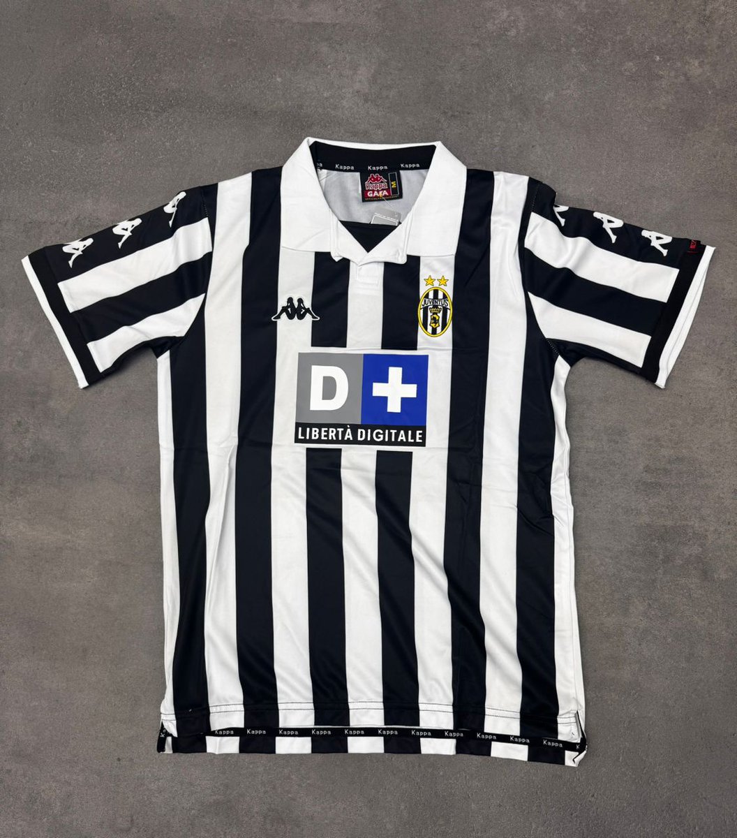 huncho_abdel's tweet image. Bonsoir 
Maillot rétro disponible 🔥🙂‍↕️ 
Prix :10000fcfa 
Contact:+221704691501