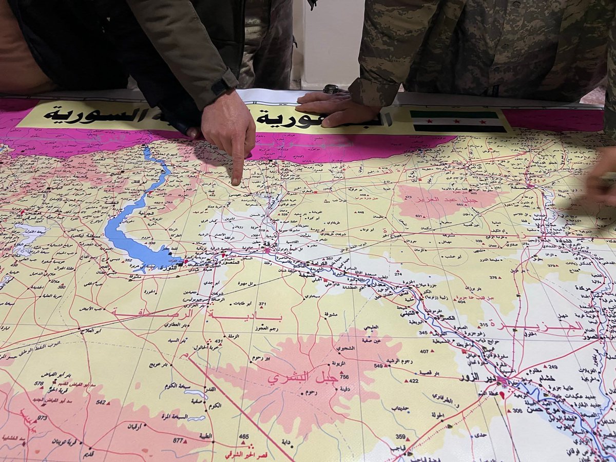 ❗#GÜNCEL: Suriye Ordusu
Aynel-Arap (Kobani) cephesinde
Hors dağından sonra,
Teyyar bölgesini de ele geçirildi....