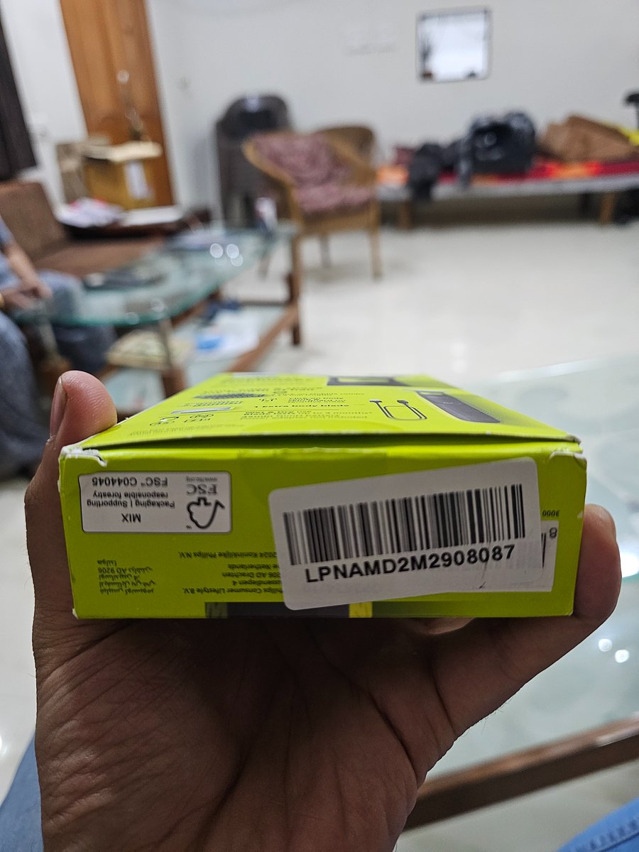 pakkaKela's tweet photo. So i got a trimmer which was already used. the box was already opened, there were no plastics inside &amp; scratches on the product.

When i tried to return it with (item was already used), it's not even showing return option. 🤡
What's the purpose of that option? @amazonIN https://t.co/GpGq4LzjV7