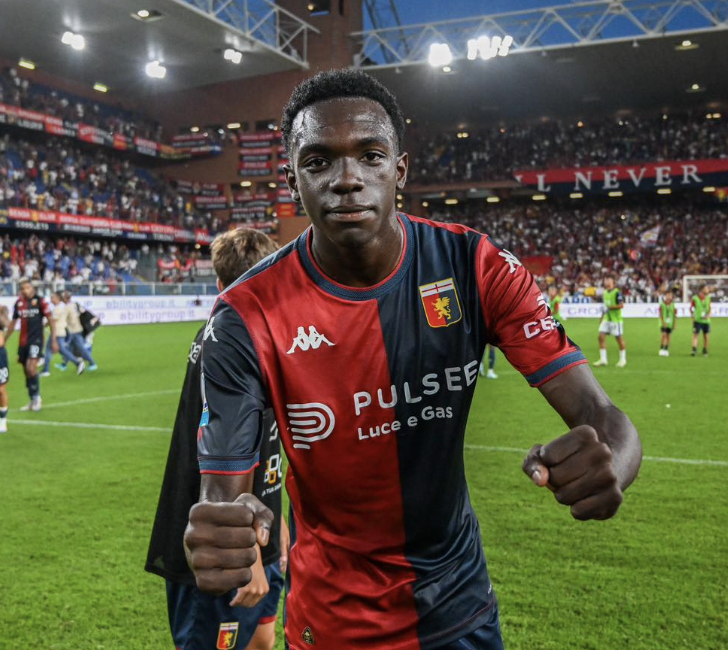 DTransferencias's tweet photo. 🚨 Benfica pondera apresentar uma proposta entre os 15 e os 18 milhões de euros ao Genoa por Jeff Ekhator, revela o @maisfutebol. https://t.co/eizht5ZTXj