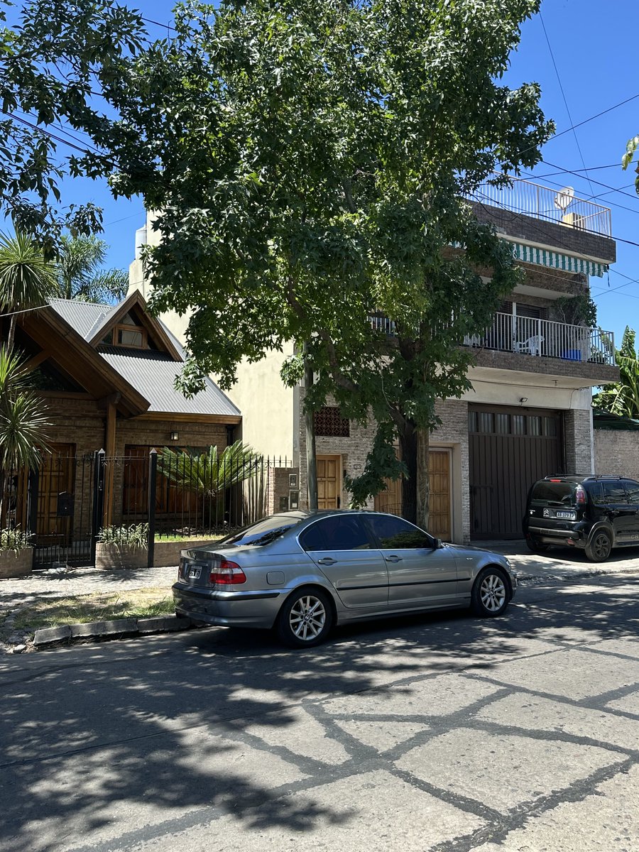 AgusCast_'s tweet image. Un tipo inteligente fue mi vecino, que vendió su corola 2017 para comprar un e46, posiblemente cansado.