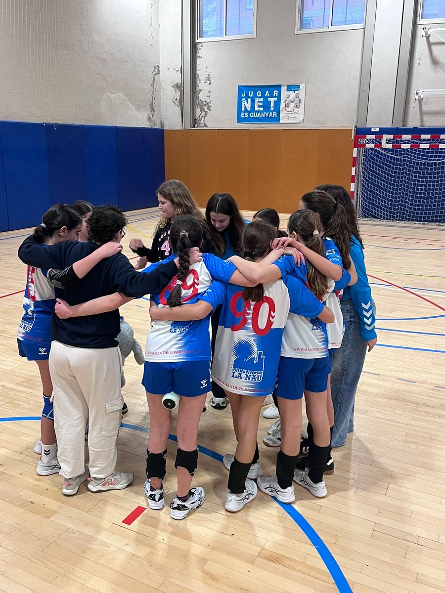🔝L’aleví femení continua amb la seva dinàmica guanyadora i ja suma la 9a victòria de la temporada 💪

Aquest cap de setmana, molt bon partit per superar el BM Barberà per 12-4🙌🏻

Enhorabona, arlequinades🔵⚪️

#CASHandbol | #SomArlequinats