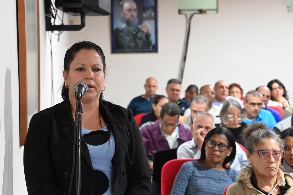PartidoPCC's tweet photo. En Cienfuegos sesionó el Pleno Extraordinario del Comité Provincial del Partido con la participación de @DiazCanelB y @DrRobertoMOjeda los profundos y autocríticos debates se centran en el papel de la militancia en los momentos actuales y en nuevas formas de hacer https://t.co/JGOuViGhZ5