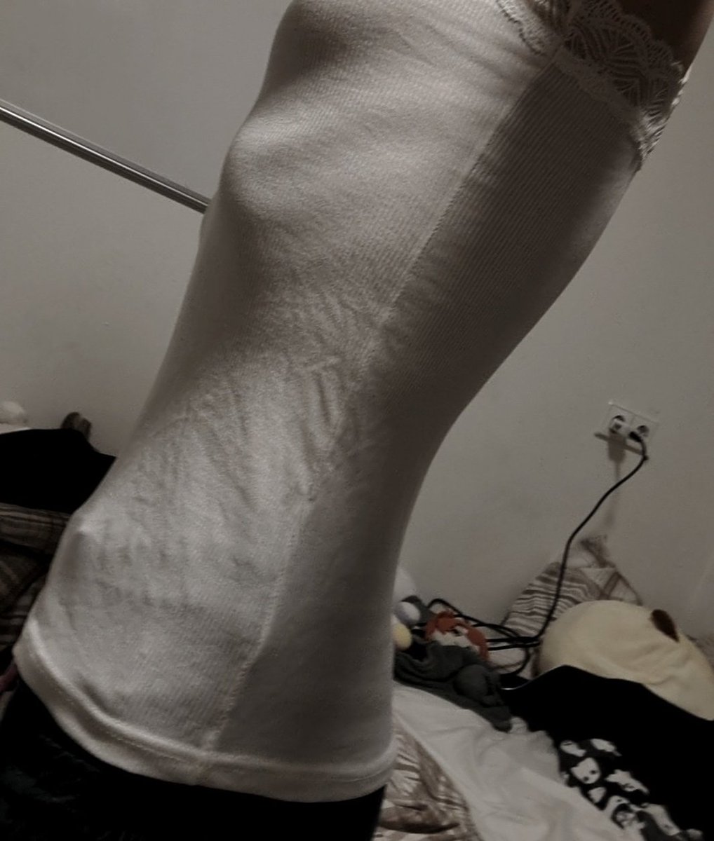 decayingsyl's tweet image. New achievement : ribs visible through my shirt