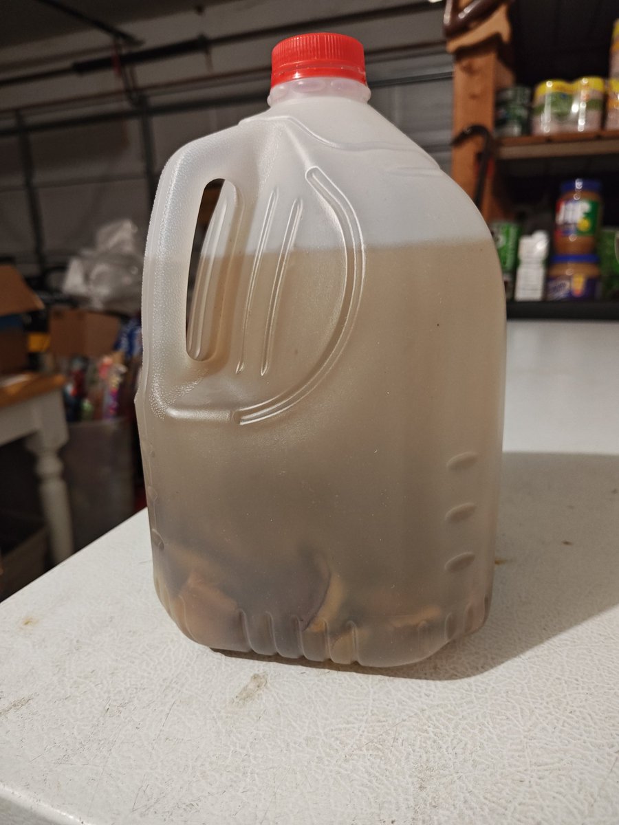 JesseMoore30's tweet photo. Banana water used a a quick, simple fertilizer. https://t.co/Rn7ilhG8pN