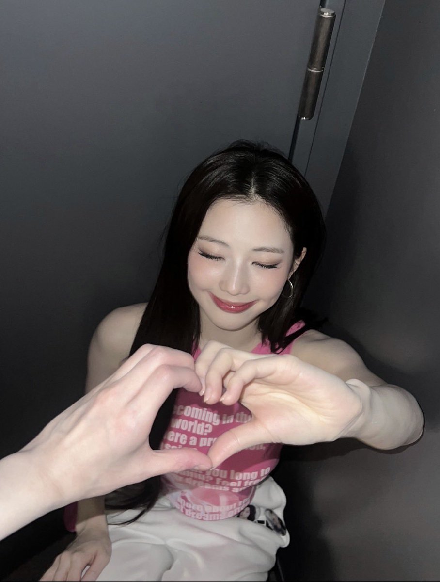 Heart  made,  mood  set.  오늘은 부드러운 미소가 저절로 지어지네요.