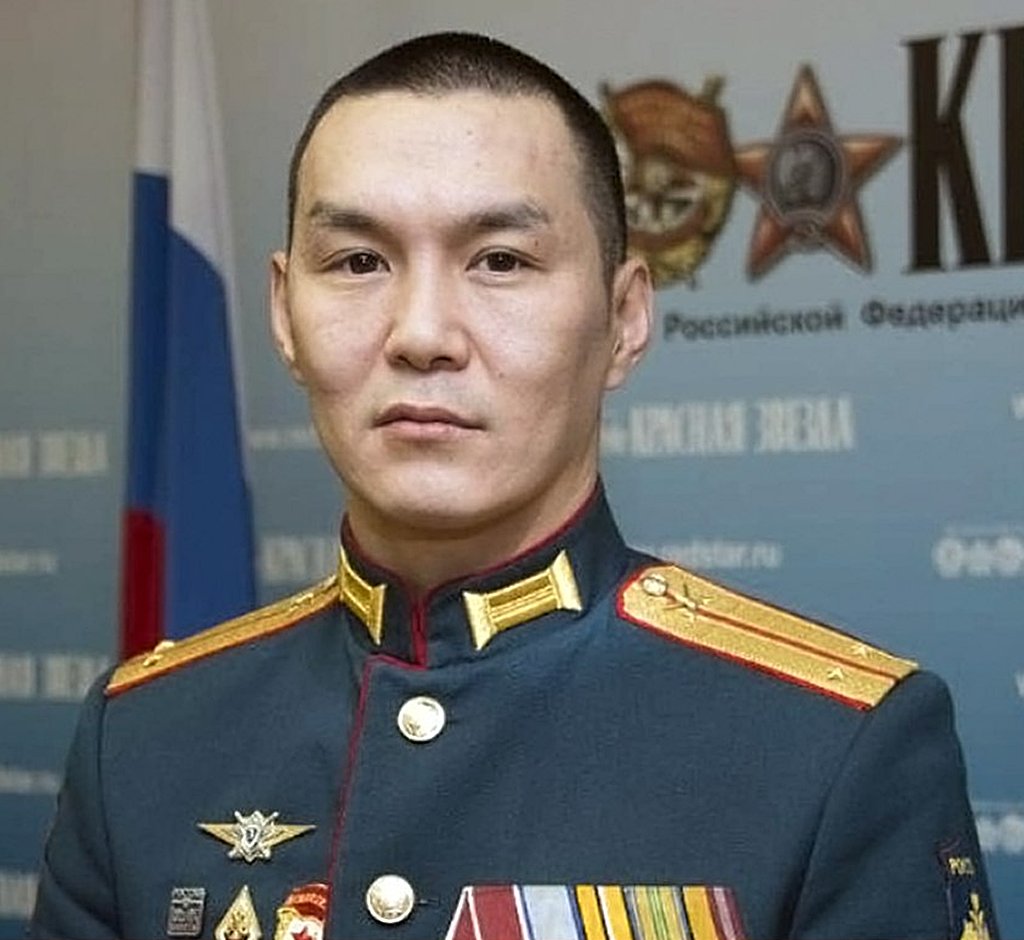 Чингис Хомушку добровольно ушел на фронт, когда началась СВО. Во время боя несмотря на ранение, воин уничтожил группу польских и грузинских наемников. В госпитале удостоен Ордена Мужества! 🇷🇺