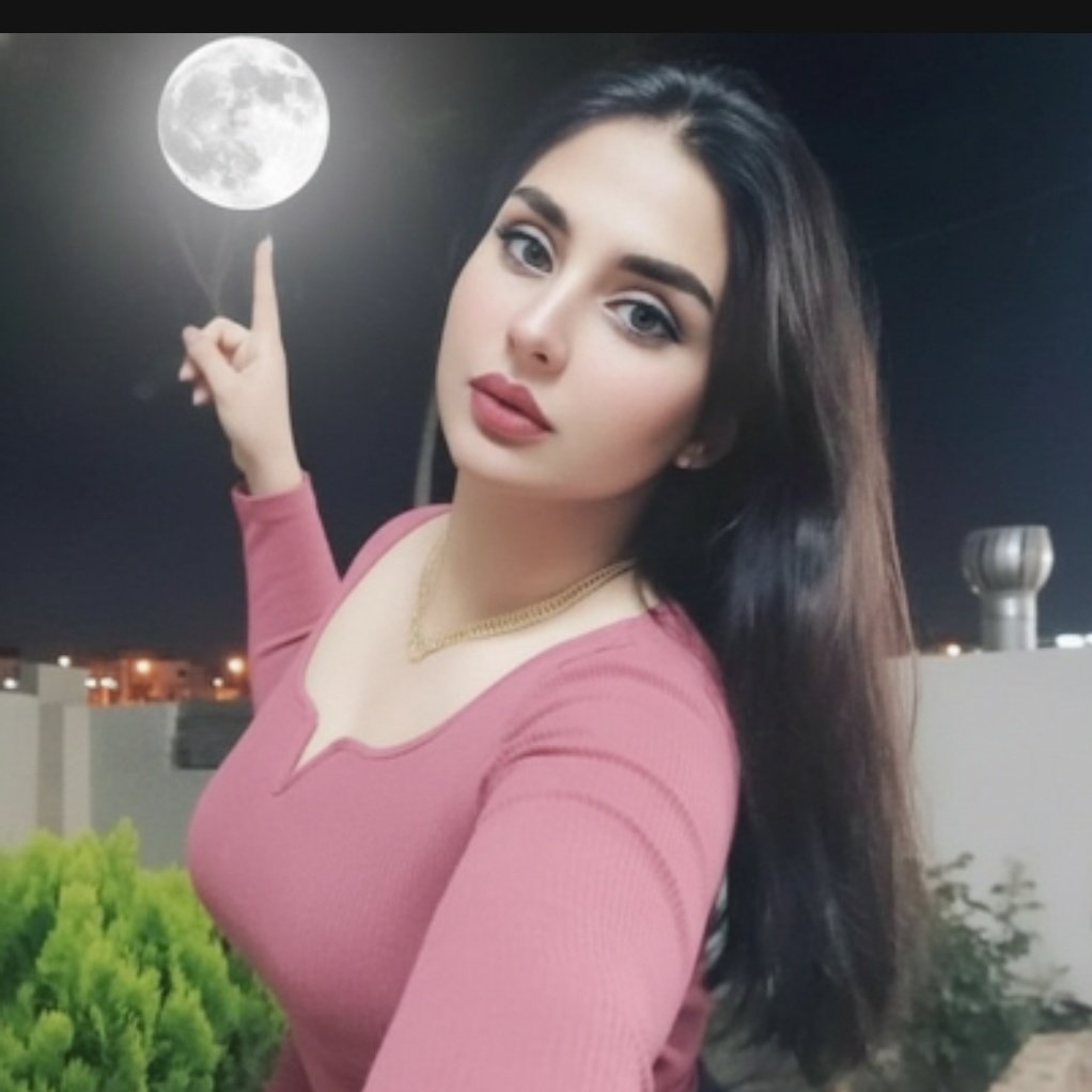 نفسى اعرف وش الفرق بينى وبين القمر